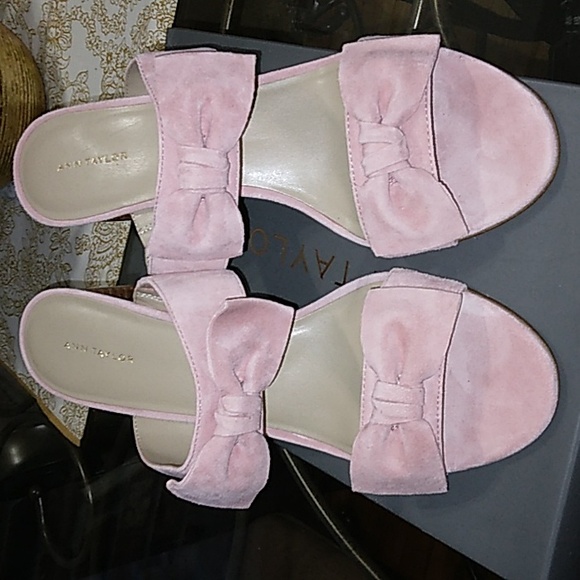 Ann Taylor Bow Sandals - Picture 3 of 9
